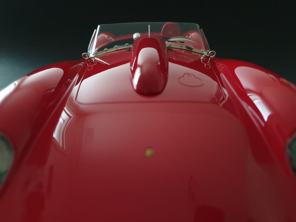 Customer Sale: 1/12 car model Ferrari Testa Rossa (1958) - www.autogr