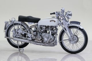Model Factory Hiro 1/9 motorcycle kit K621 Vincent Black Shadow (1950)