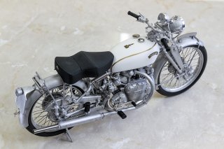 Model Factory Hiro 1/9 K622 Motorradbausatz Vincent White Shadow (1950)