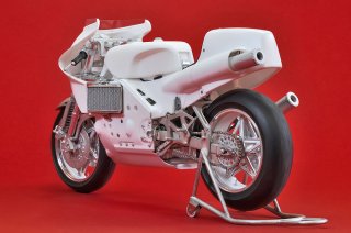 Model Factory Hiro 1/9 K735 motorcycle kit Honda NR500 (1979