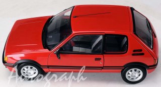 IXO 1/8 Car model kit Peugeot 205 GTI (1984)