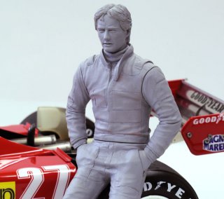 Dive Nine 1/12 Figurenbausatz 006 Gilles Villeneuve 1979 1981 - an Reifen gelehnt